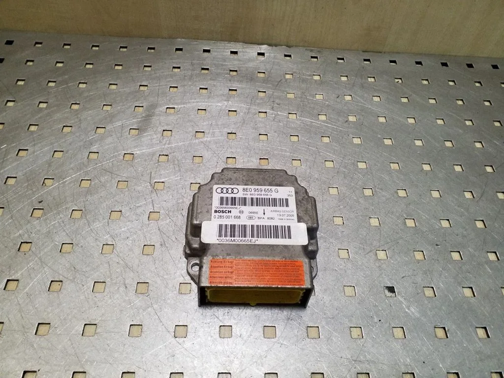 Drošības spilvenu vadības bloks 8E0959655G
