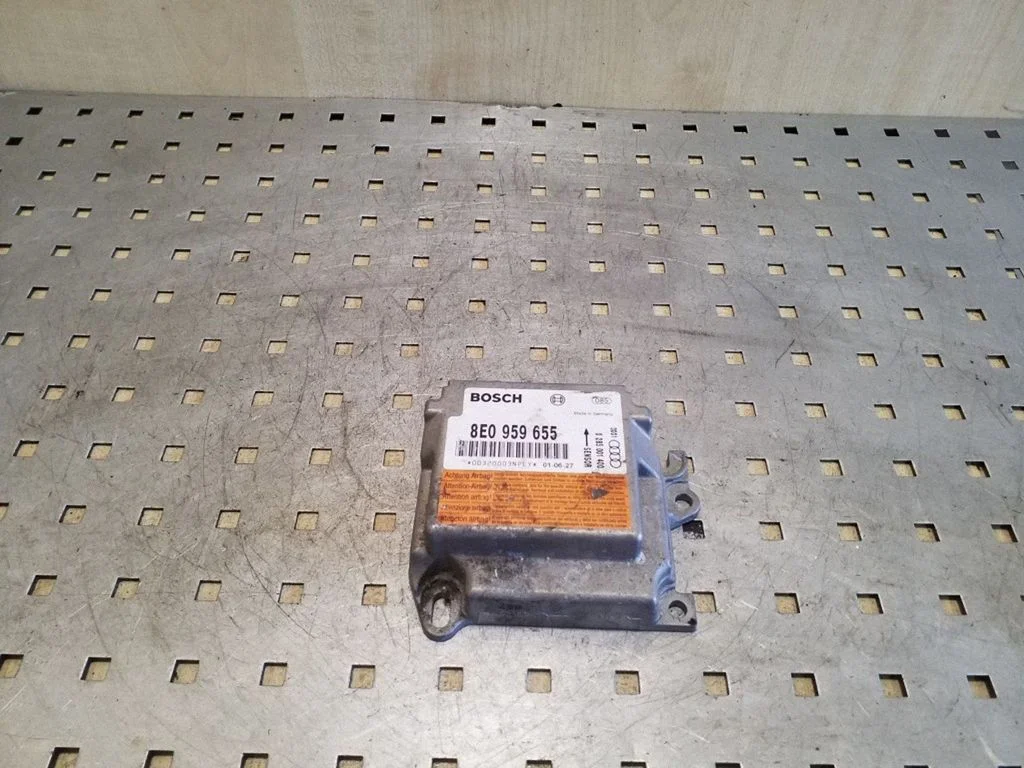 Drošības spilvenu vadības bloks 8E0959655