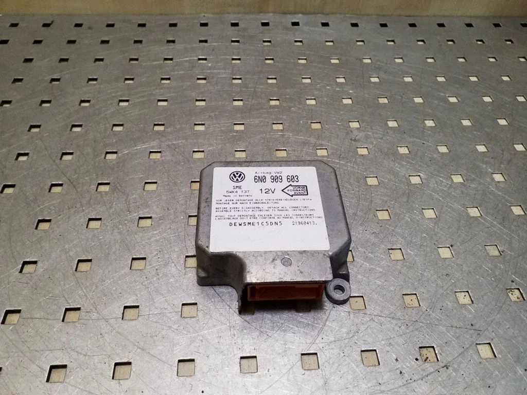 Drošības spilvenu vadības bloks 6N0909603
