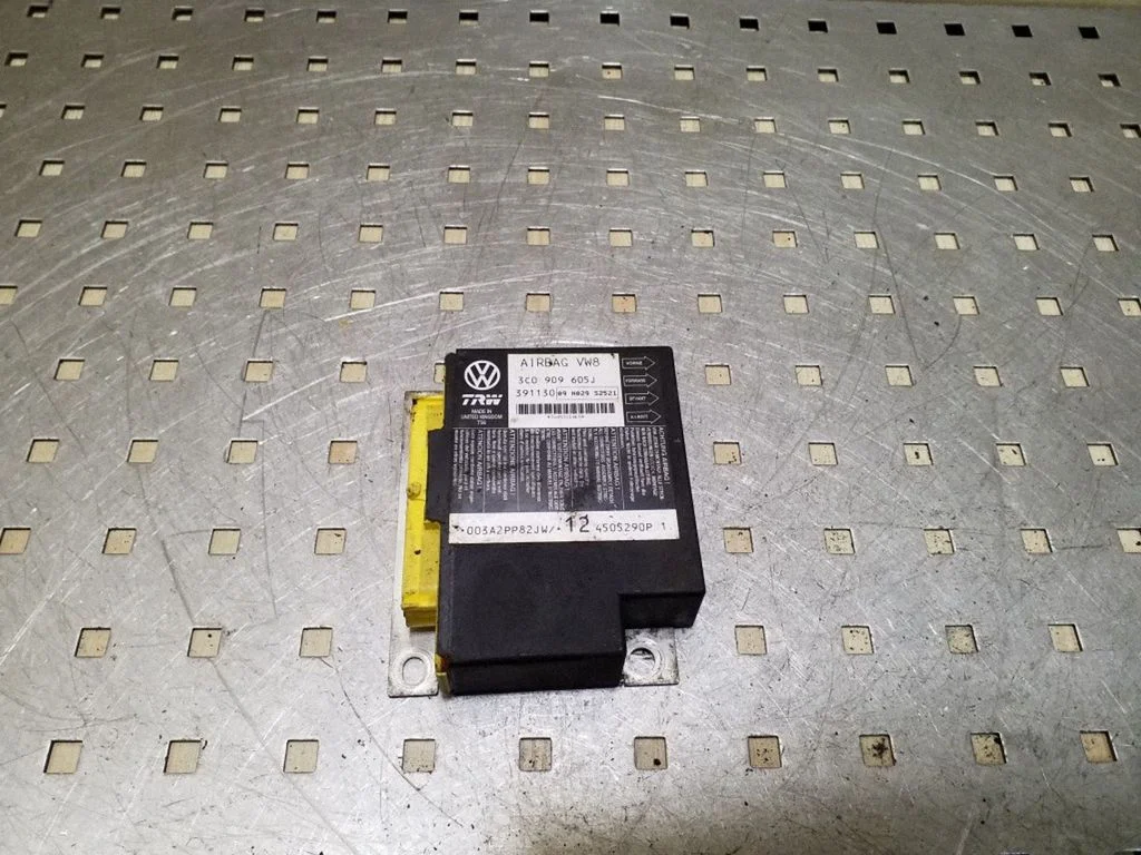 Drošības spilvenu vadības bloks 3C0909605J