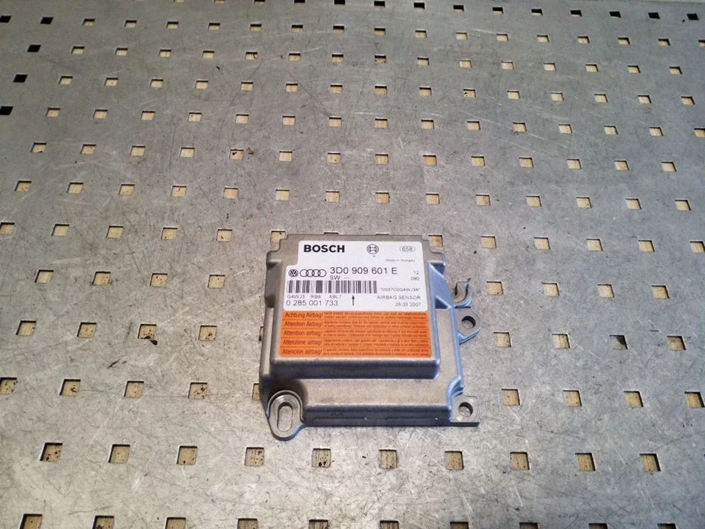 Airbag control unit/module – Volkswagen Phaeton (2002-2016)