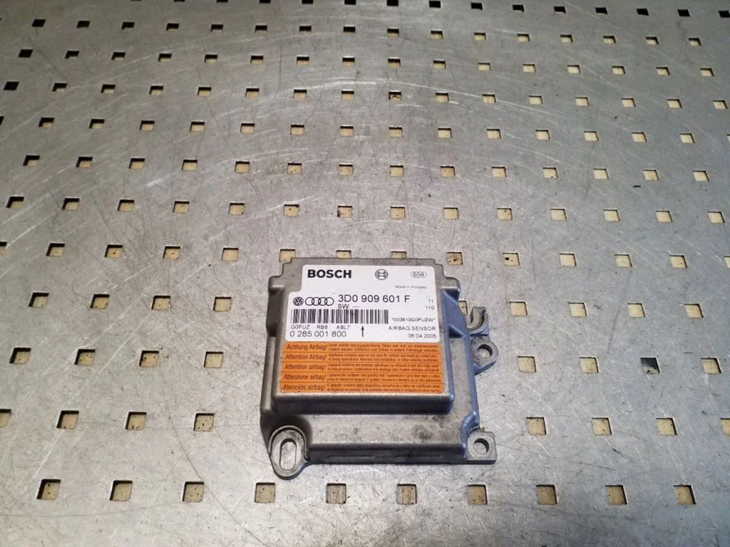 Airbag control unit/module – Volkswagen Touareg I (2002-2010)