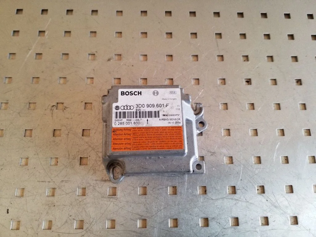 Airbag control unit/module – Volkswagen Touareg I (2002-2010)