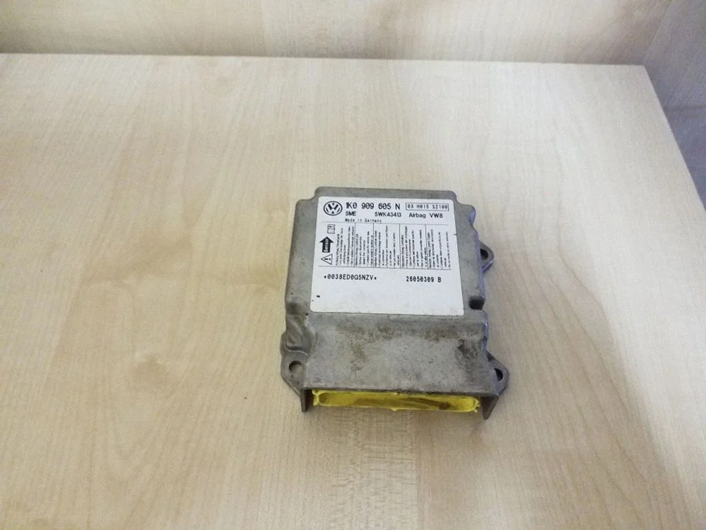 Oro pagalvių valdymo blokas