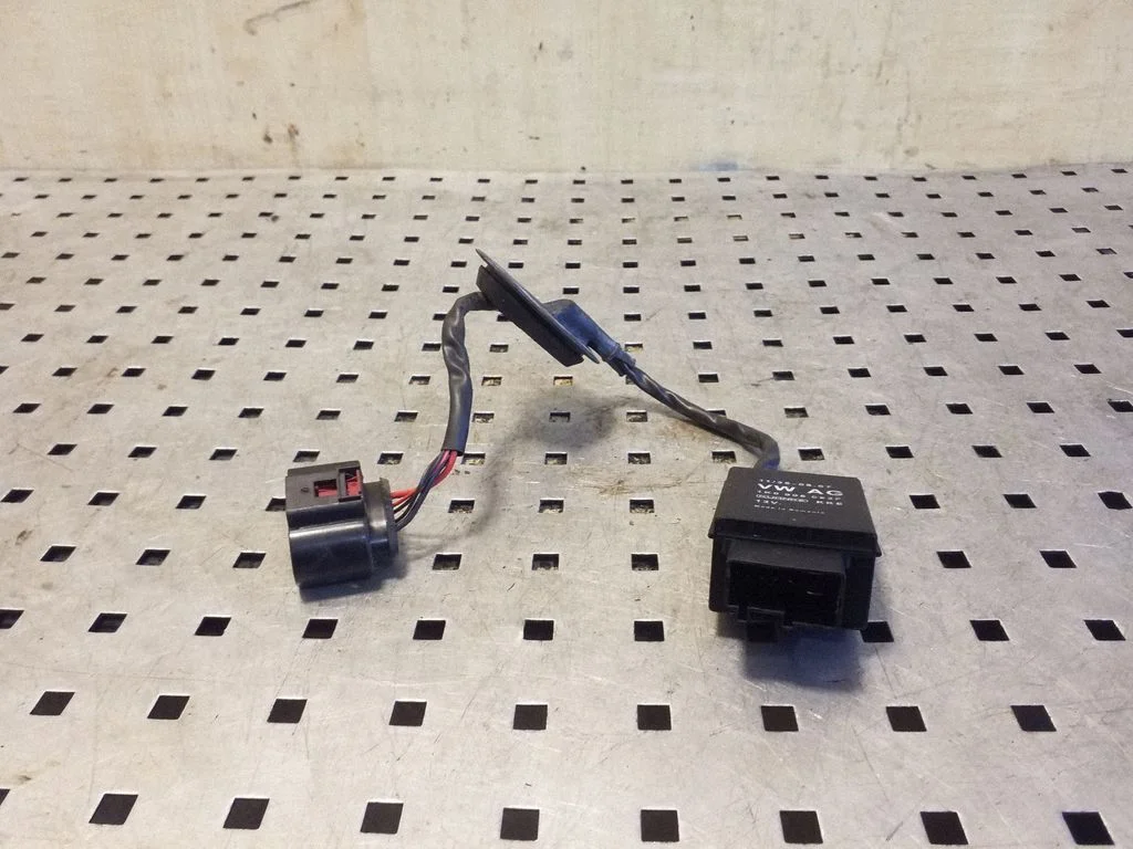 Fuel injection pump control unit/module 1K0906093F