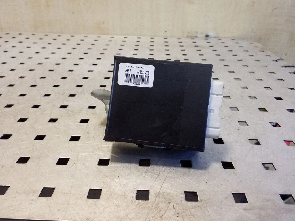 Centrālās slēgšanas vadības bloks – Toyota Avensis T220 (2000-2003)