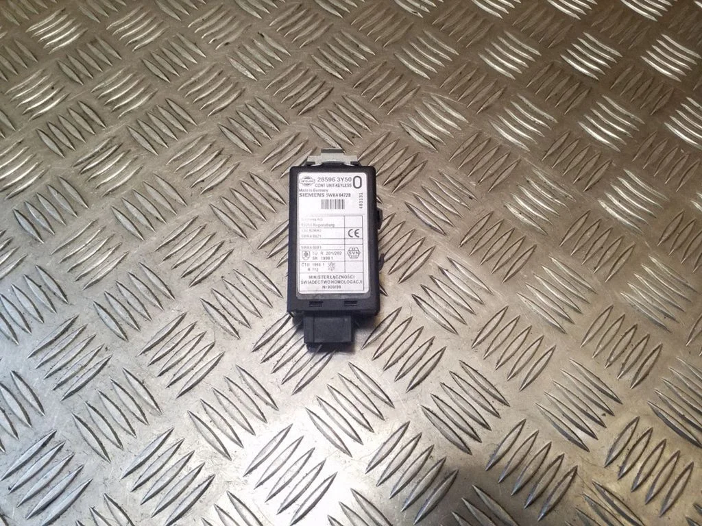 Door central lock control unit/module 285963Y50