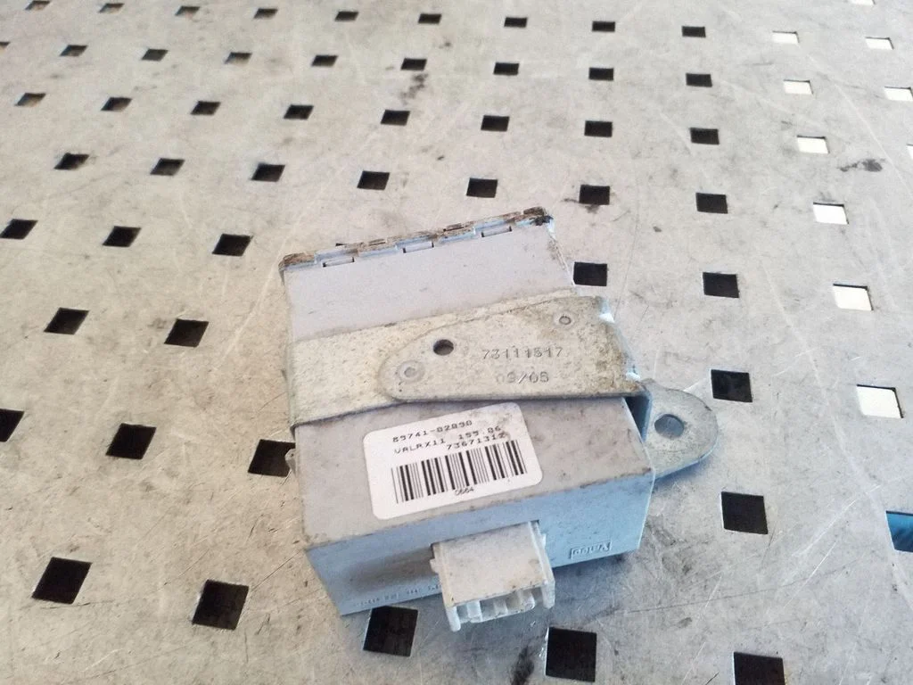 Centrālās slēgšanas vadības bloks – Toyota Matrix (E130) (2001-2008)