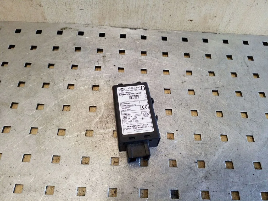 Door central lock control unit/module 285963Y50