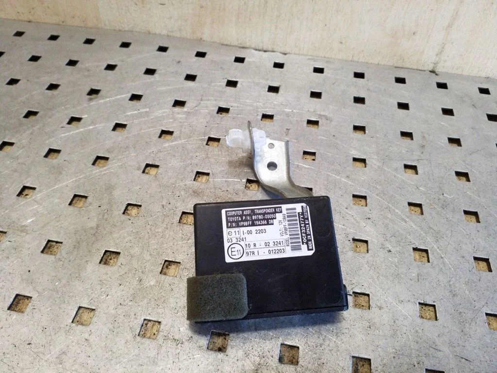 Door central lock control unit/module 8978005050