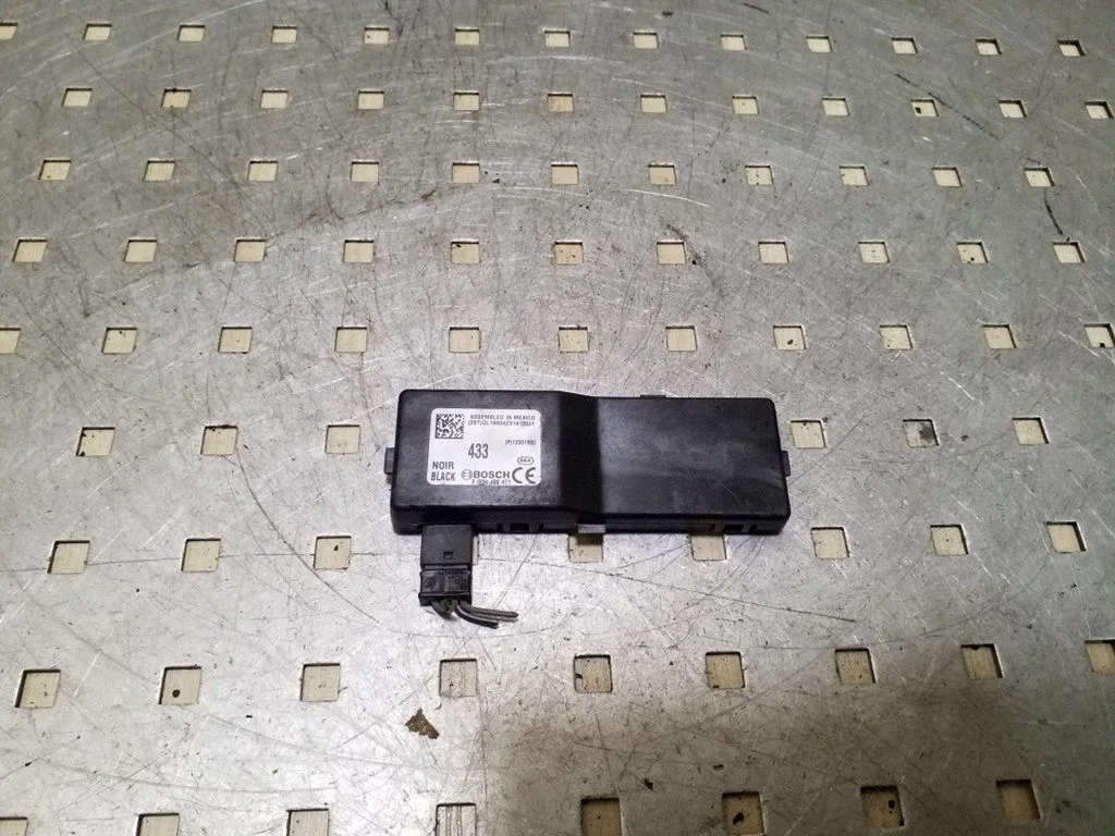 Door central lock control unit/module – Opel Insignia A (2008-2017)