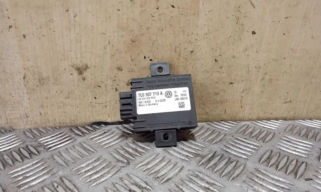 Alarm control unit/module 7L0907719A