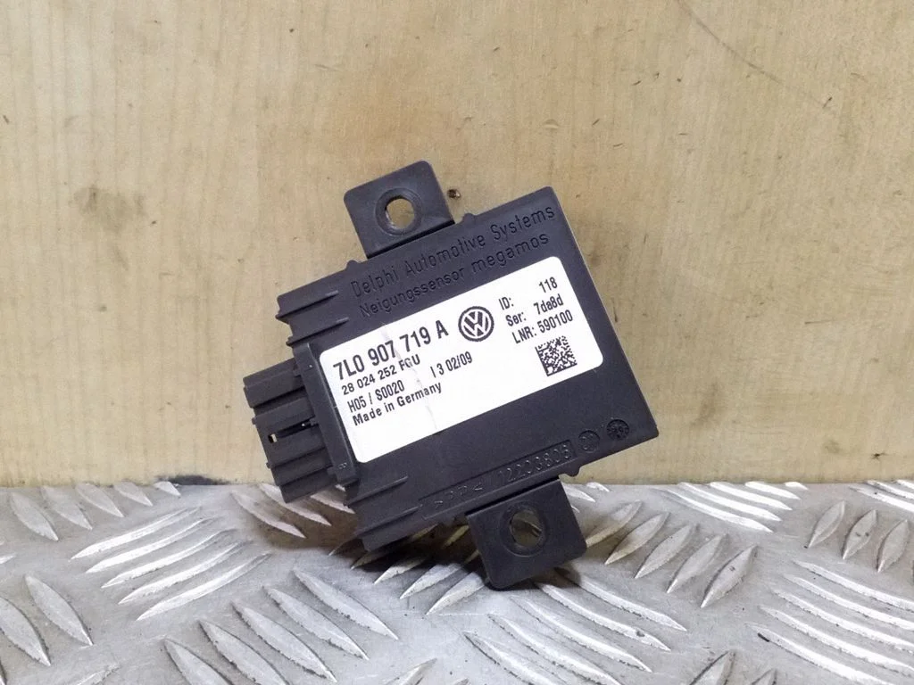 Alarm control unit/module 7L0907719A