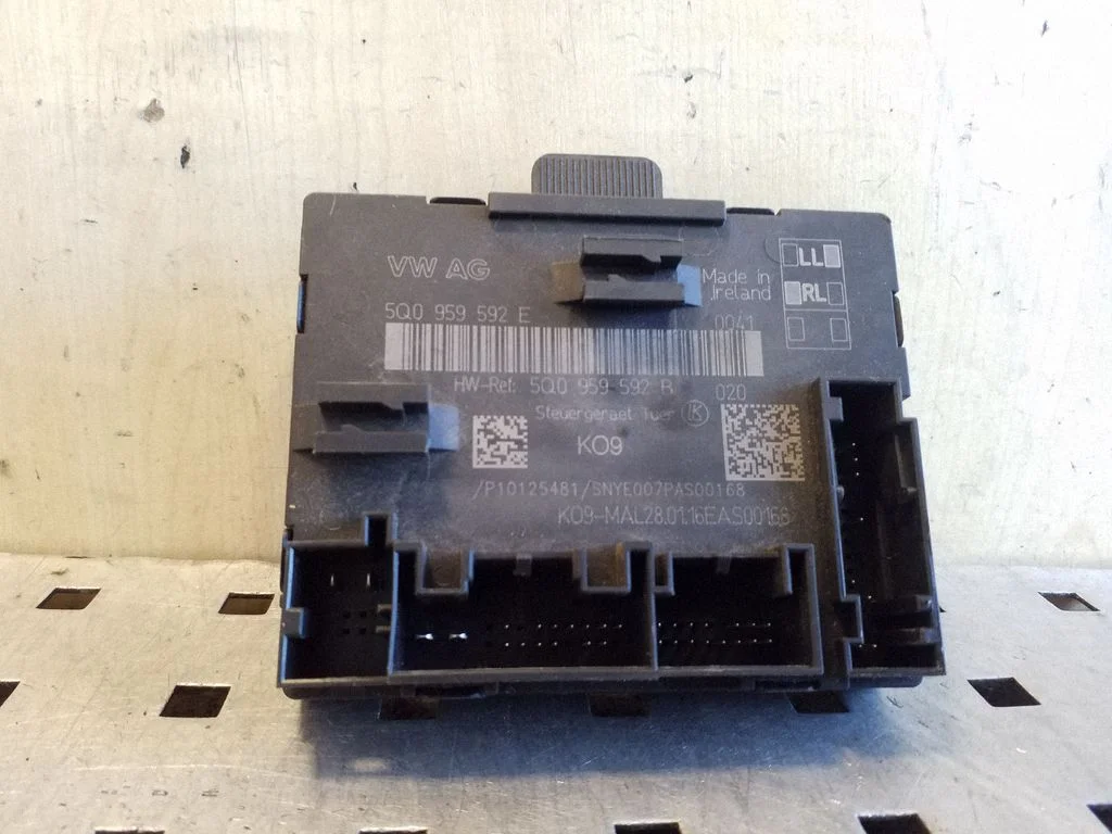 Door control unit/module – Volkswagen Passat CC (2008-2016)