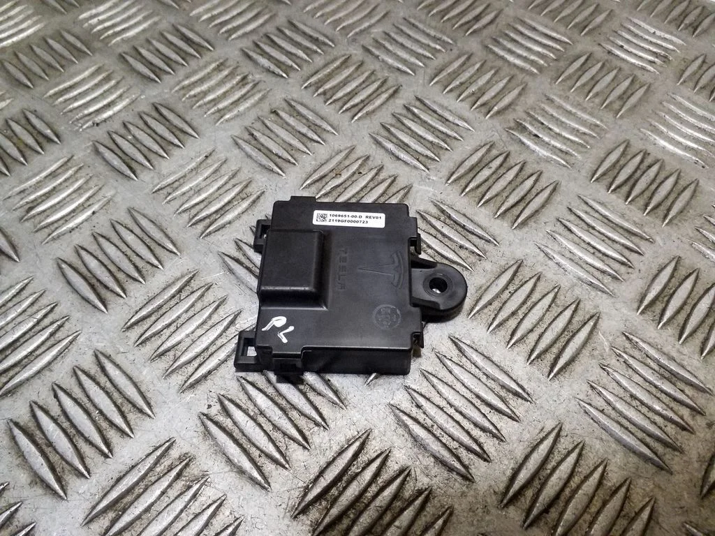 Door control unit/module 106965100D