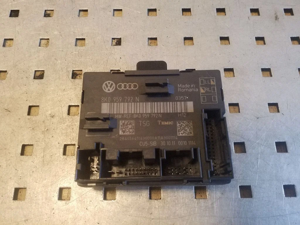 Durvju elektronikas vadības bloks – Audi Q5 SQ5 8R (2008-2017)