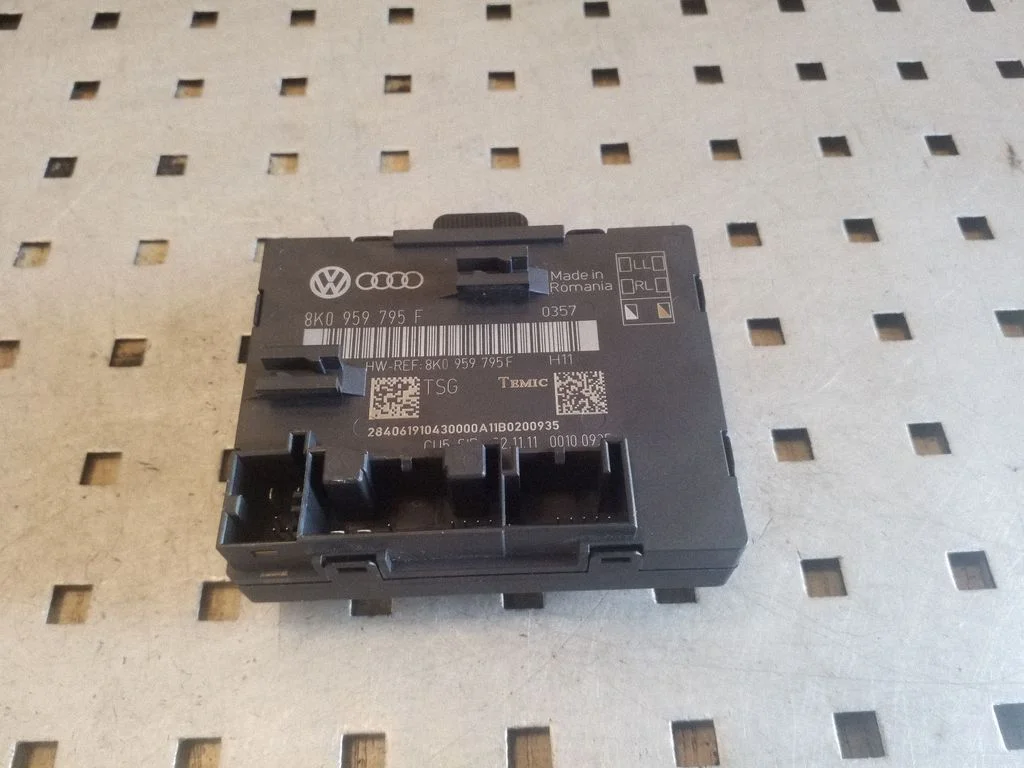 Door control unit/module – Audi Q5 SQ5 8R (2008-2017)