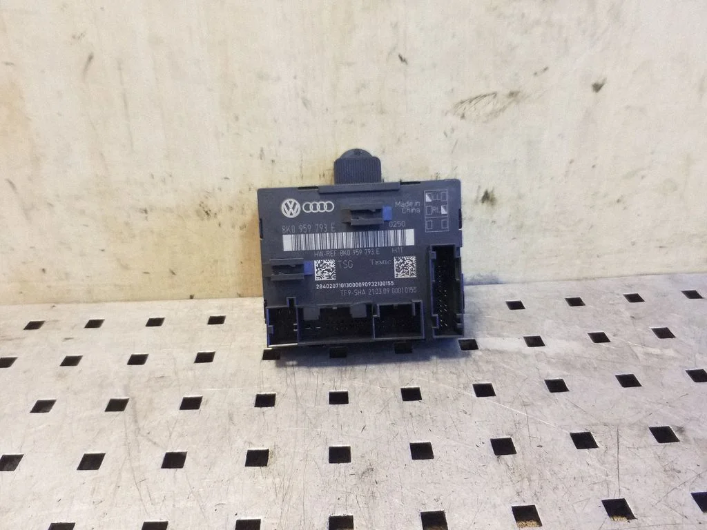Durvju elektronikas vadības bloks 8K0959793E