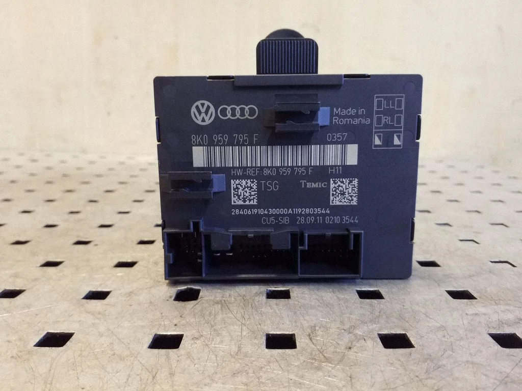 Door control unit/module – Audi Q5 SQ5 8R (2008-2017)