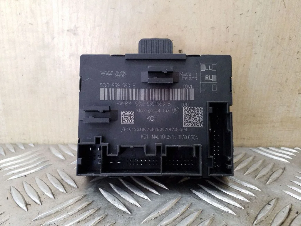Durvju elektronikas vadības bloks – Volkswagen Passat CC (2008-2016)