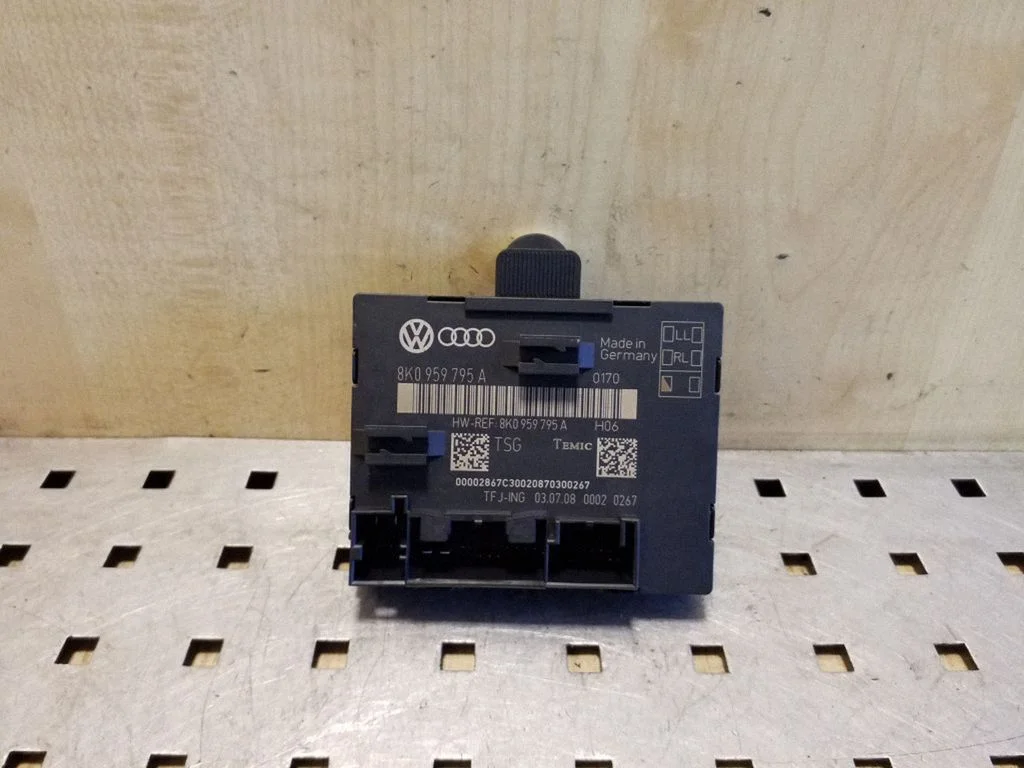 Durvju elektronikas vadības bloks 8K0959795A