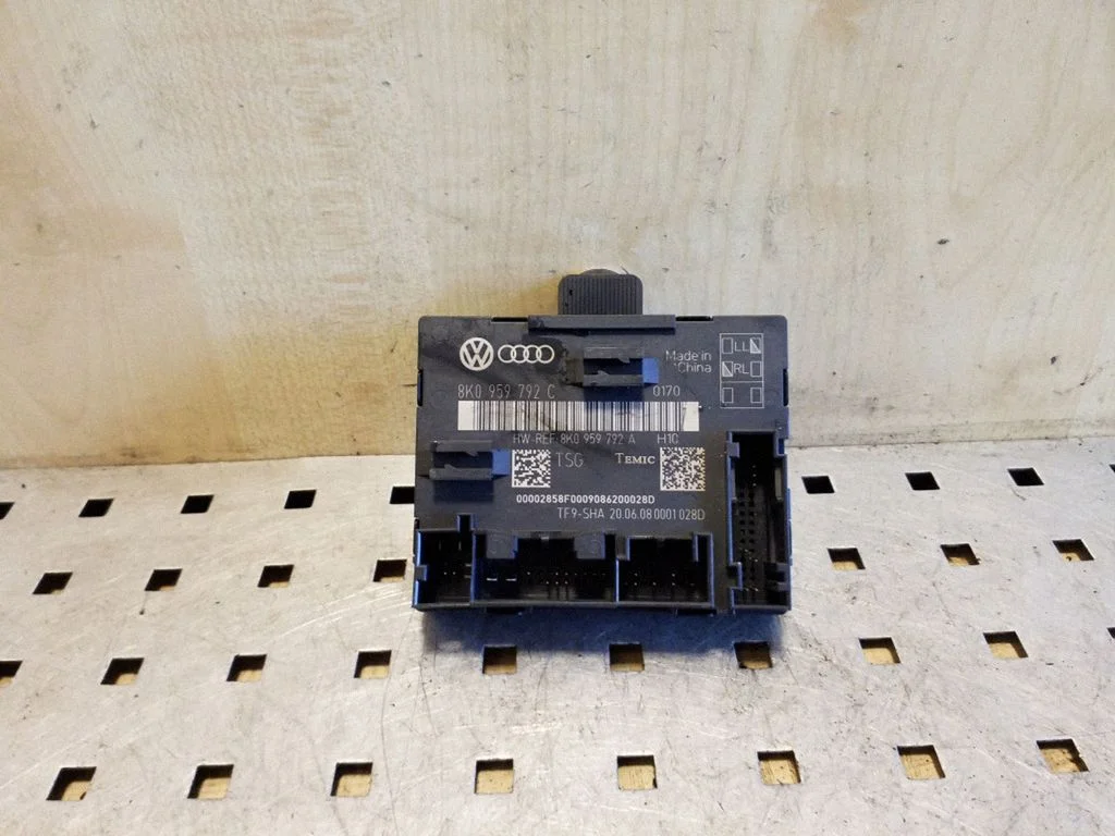 Durvju elektronikas vadības bloks 8K0959792C