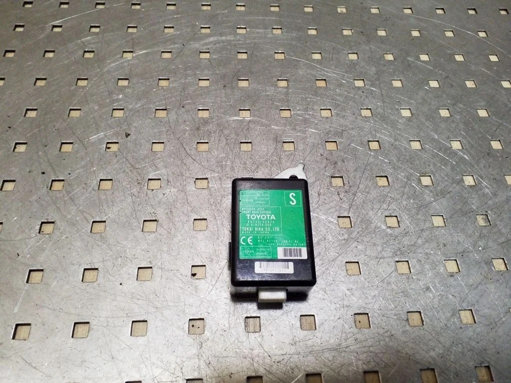 Door control unit/module – Toyota RAV 4 (XA30) (2006-2016)