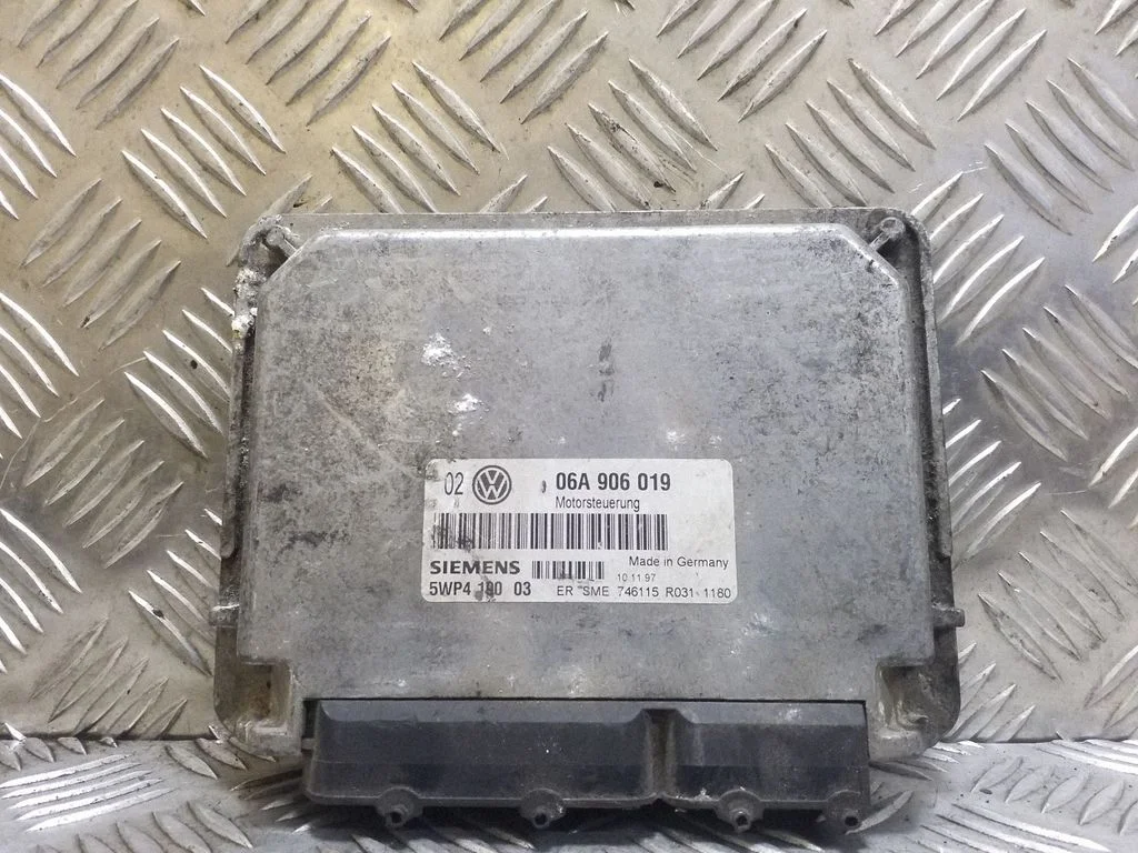 Engine control unit/module 06A906019