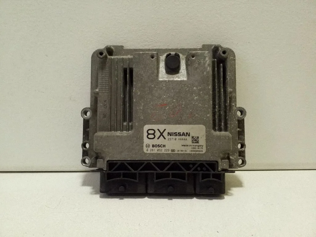 Dzinēja vadības bloks 23710HX44A