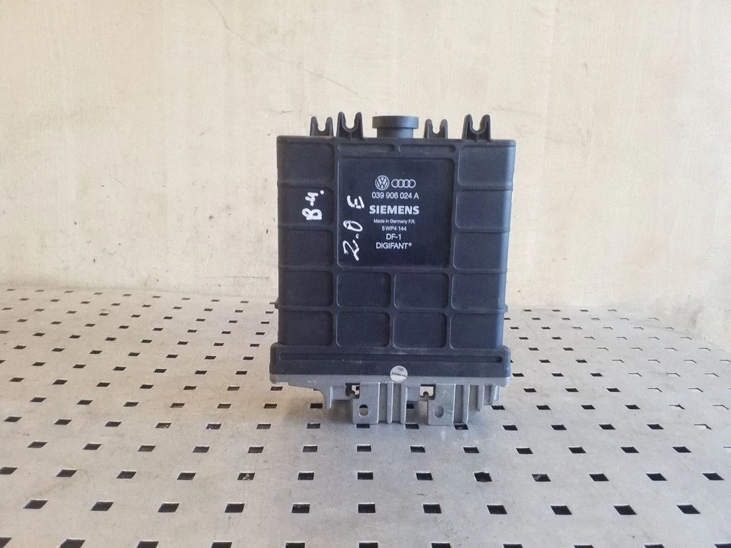 Engine control unit/module 039906024A