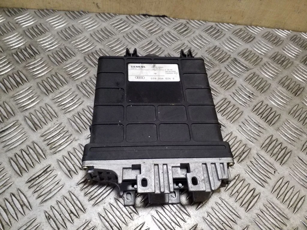 Dzinēja vadības bloks – Audi 100 S4 C4 (1990-1995)