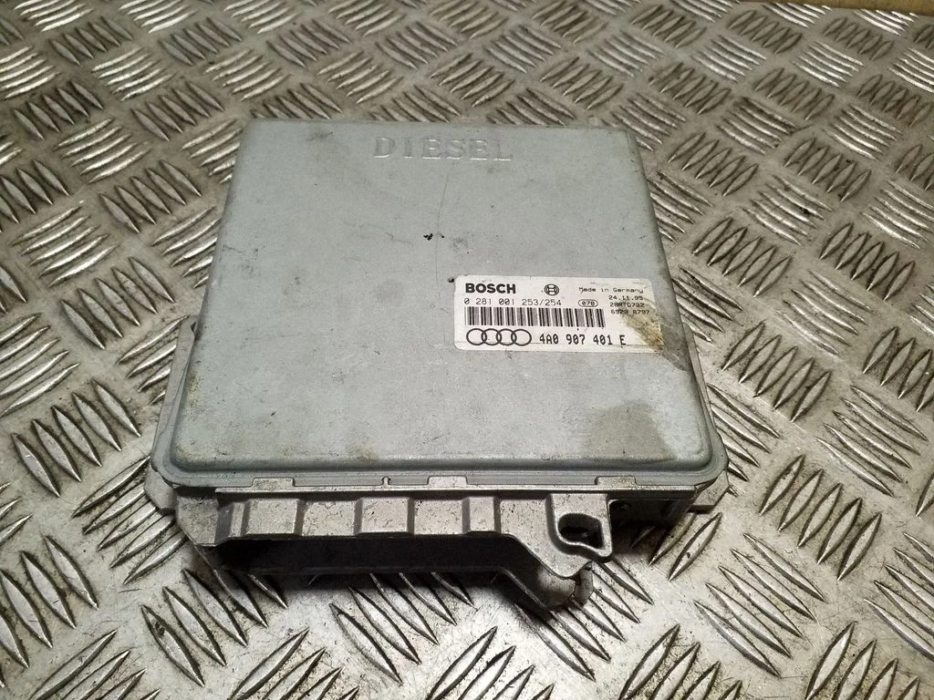 Dzinēja vadības bloks – Audi A6 S6 C4 4A (1994-1997)