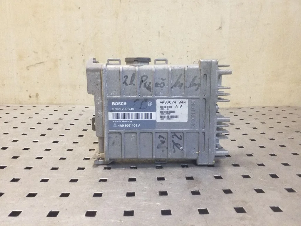Engine control unit/module – Audi 100 S4 C4 (1990-1995)