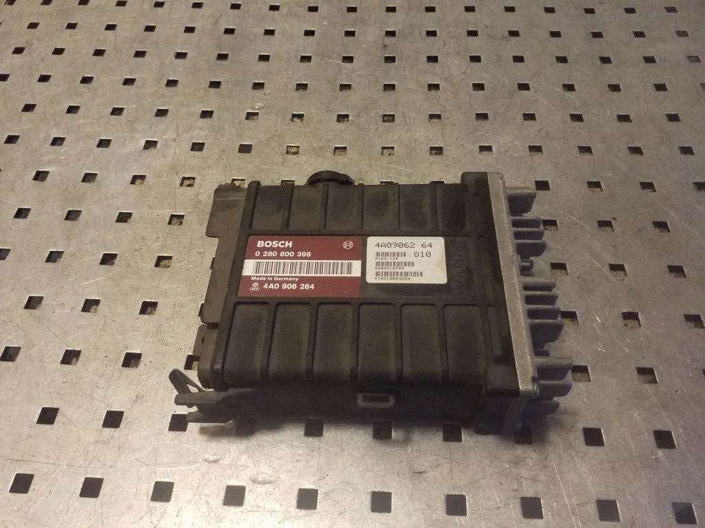 Dzinēja vadības bloks – Audi 100 S4 C4 (1990-1995)