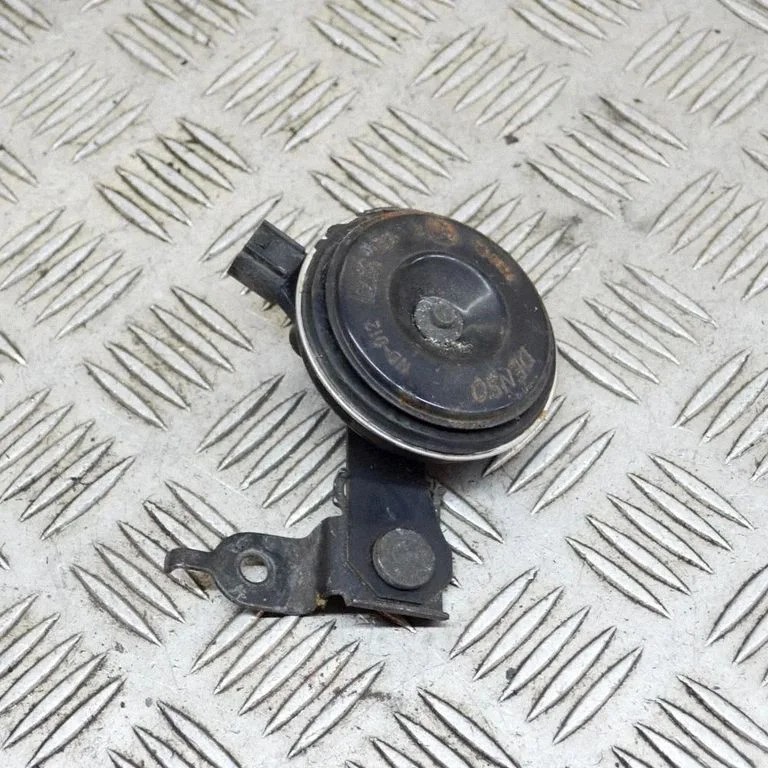 Horn signal 8651050130 – Lexus LS UCF20 (1995-2001)