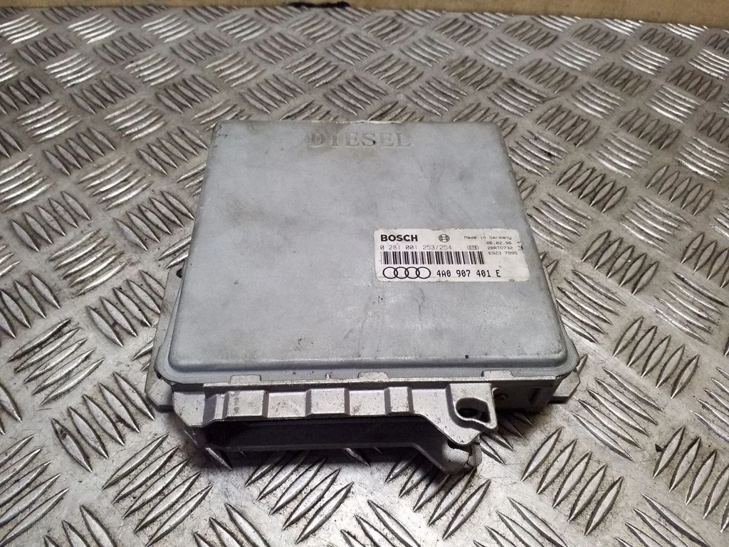 Dzinēja vadības bloks – Audi A6 S6 C4 4A (1994-1997)