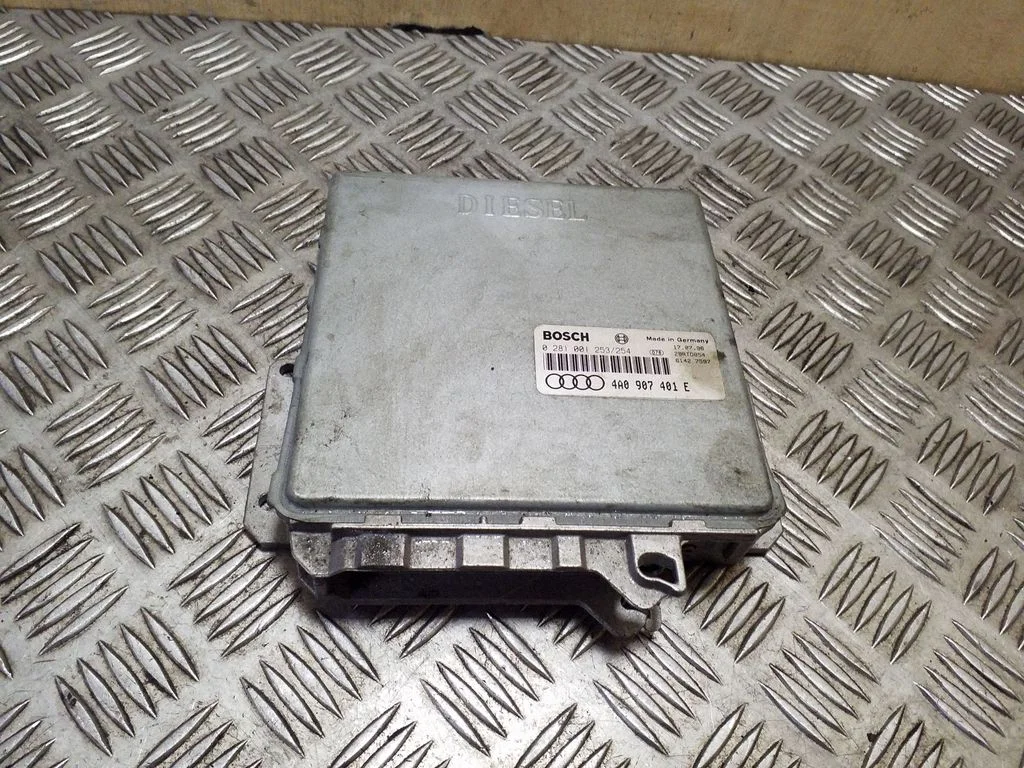 Dzinēja vadības bloks – Audi A6 S6 C4 4A (1994-1997)