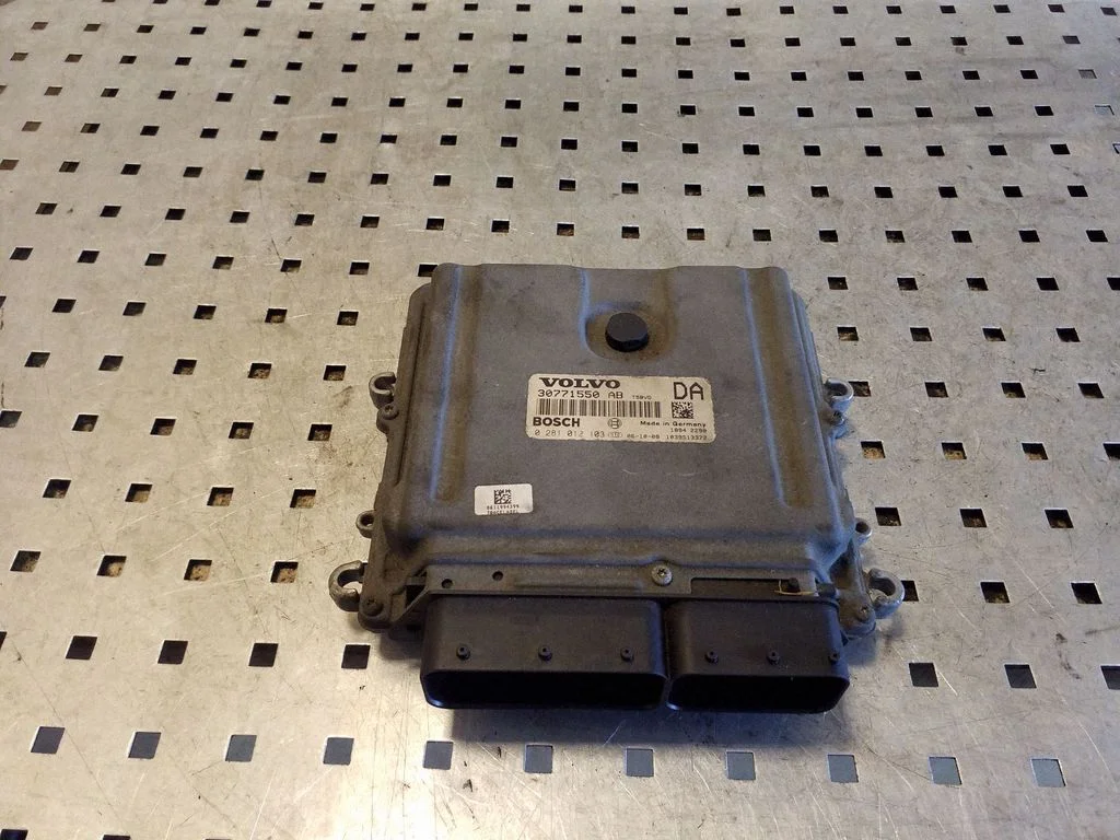 Engine control unit/module 30771550AB