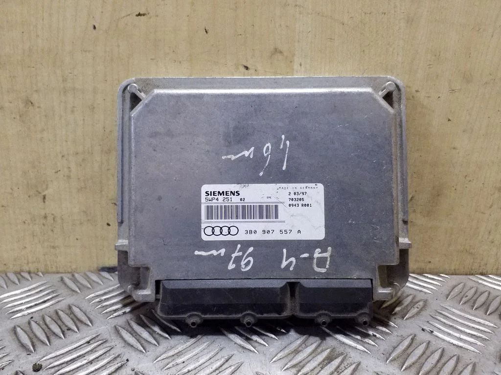 Engine control unit/module 3B0907557A