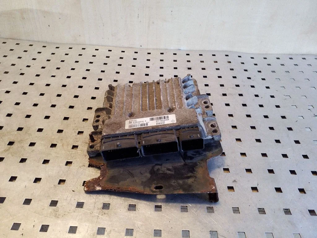 Engine control unit/module 237102426R