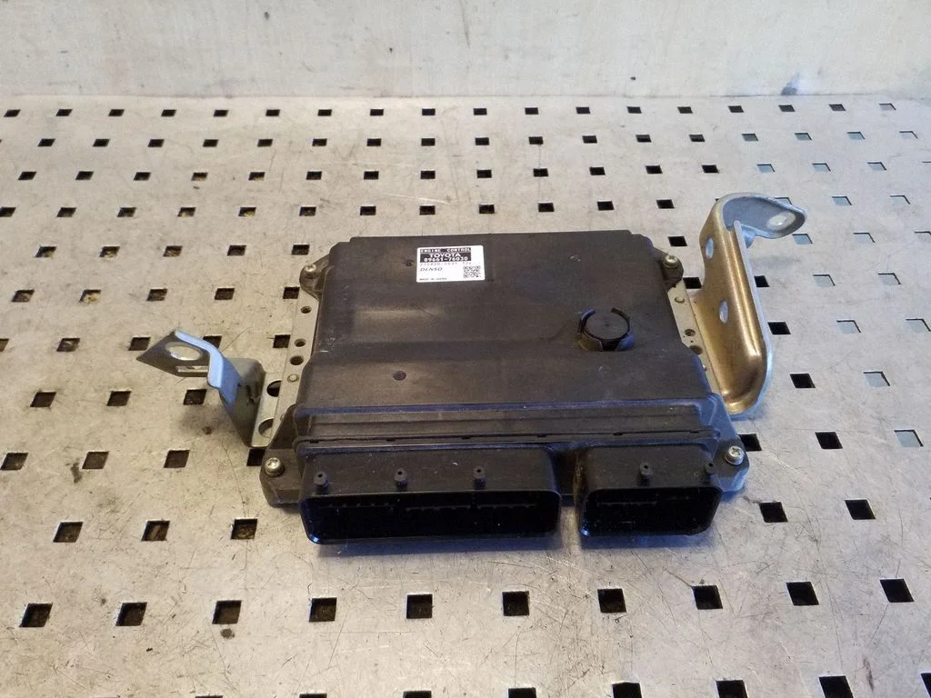 Engine control unit/module 8966176030