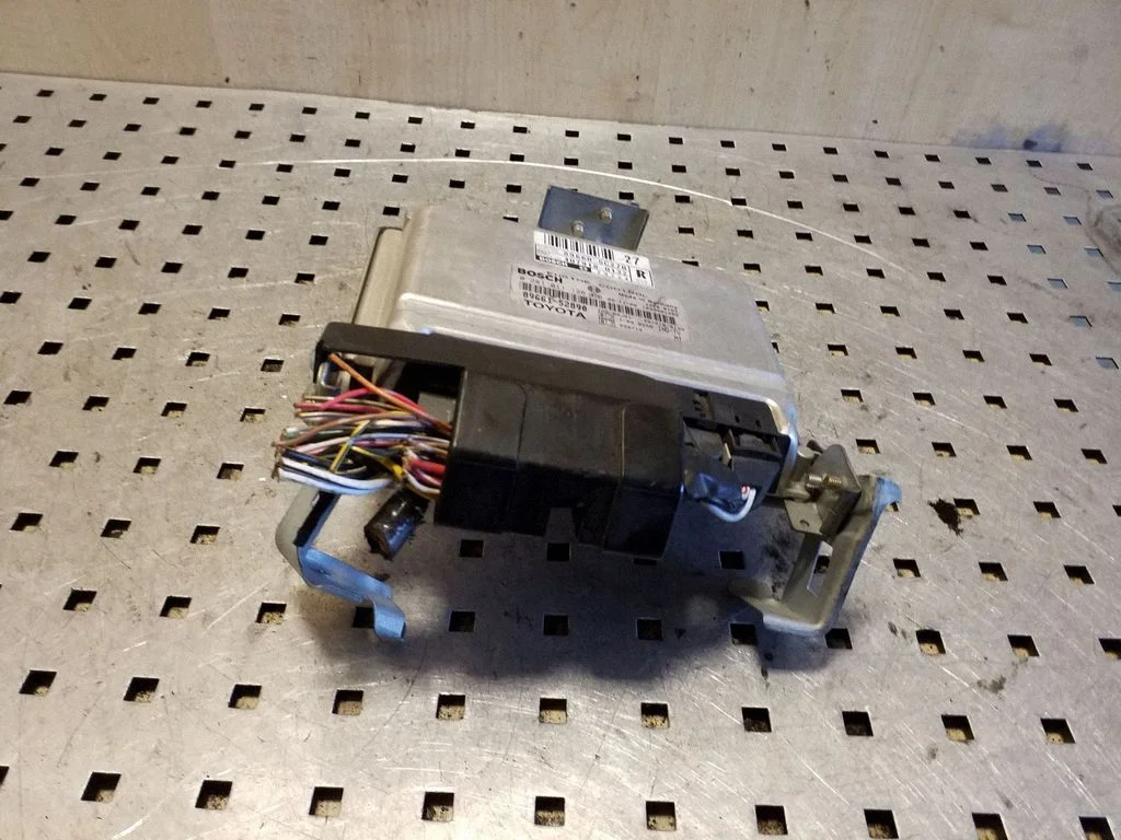 Dzinēja vadības bloks 8966152890