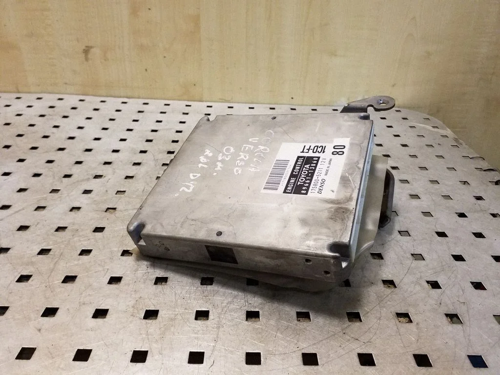 Dzinēja vadības bloks 8966113060