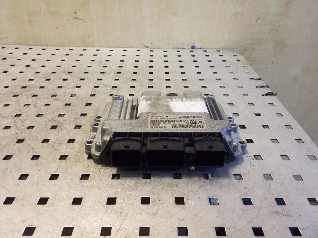 Engine control unit/module – Peugeot 3008 I (2008-2015)