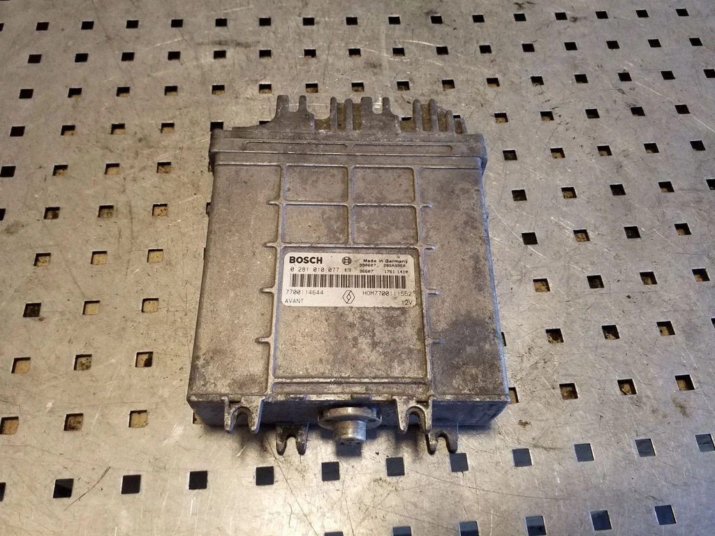 Dzinēja vadības bloks 0281010077