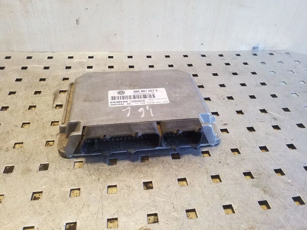 Engine control unit/module 3B0907557