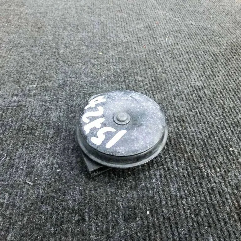 Horn signal – Toyota RAV 4 (XA30) (2006-2016)