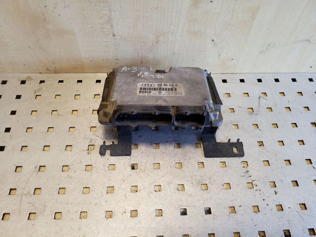 Dzinēja vadības bloks 038906018AK