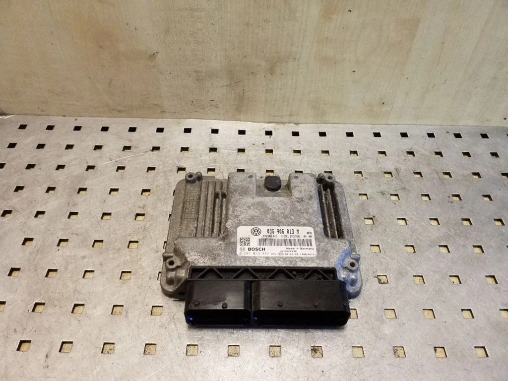 Engine control unit/module 03G906013M