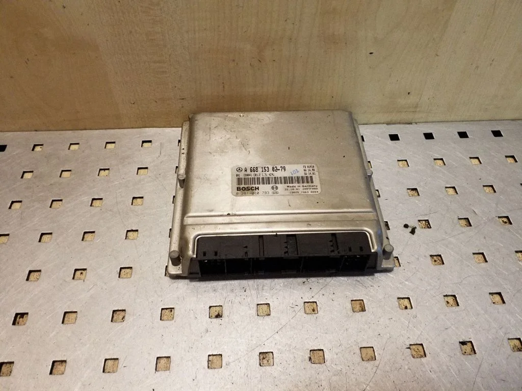 Dzinēja vadības bloks A6681530279